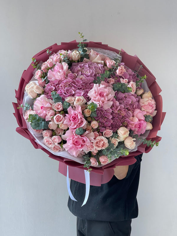 Flower bouquet "Flower Dance" with hydrangea, spray rose and eucalyptus