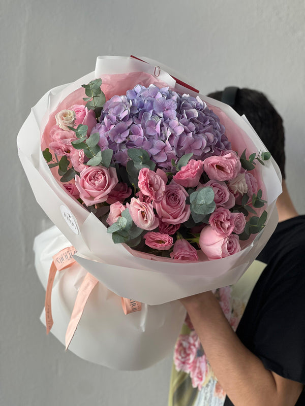 Flower bouquet "Serenity" with hydrangea, lisianthus and rose