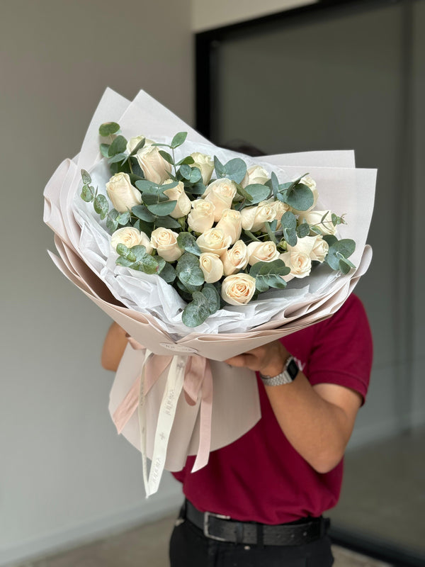 Flower bouquet "LEYLA" with rose and eucalyptus