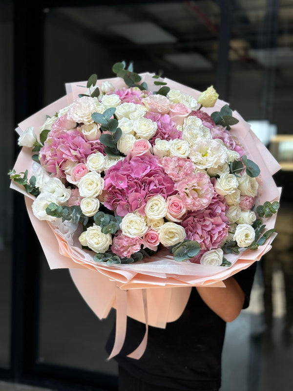 Flower bouquet "Yussra" with hydrangea, lisianthus and peony rose