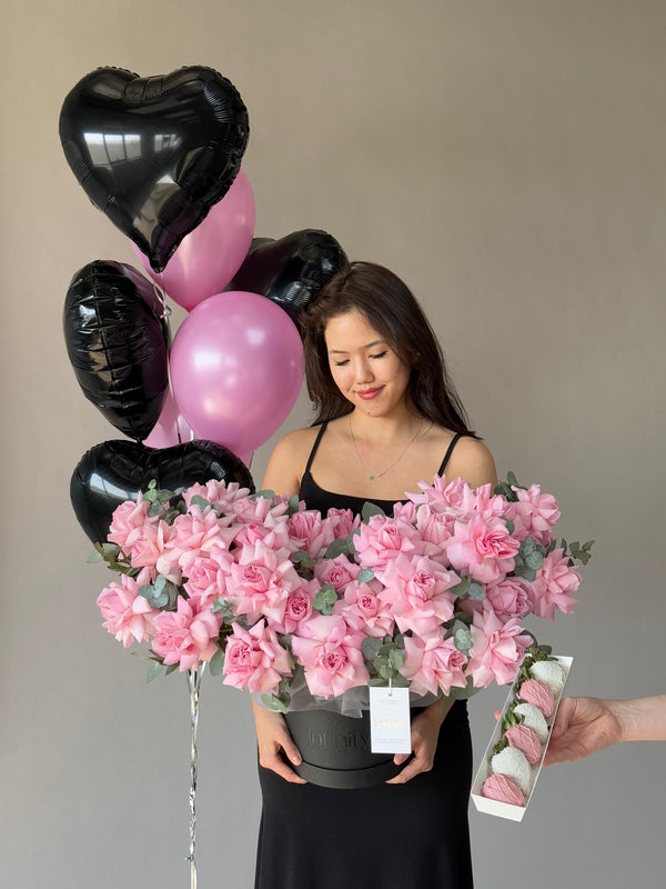 Set "Royal Elegance 2.0" with flower bouquet, strawberry and balloons