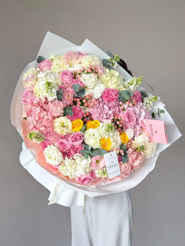 Flower bouquet "Wowwie XL" with hydrangea, peony rose and matthiola