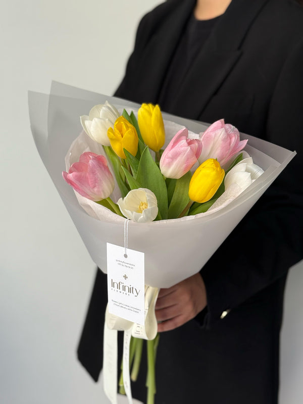 Flower bouquet with 9 tulip