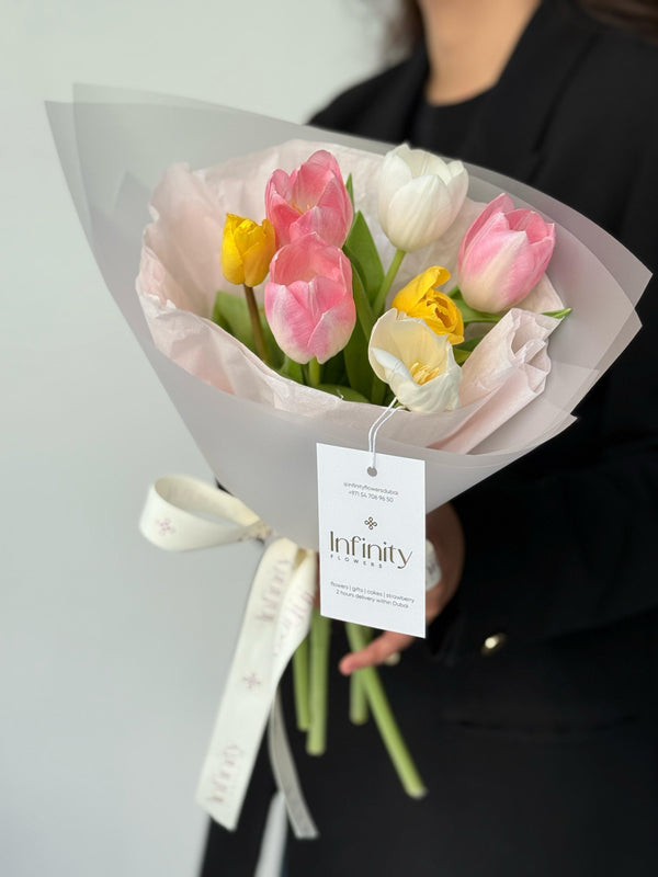 Flower bouquet with 7 tulip