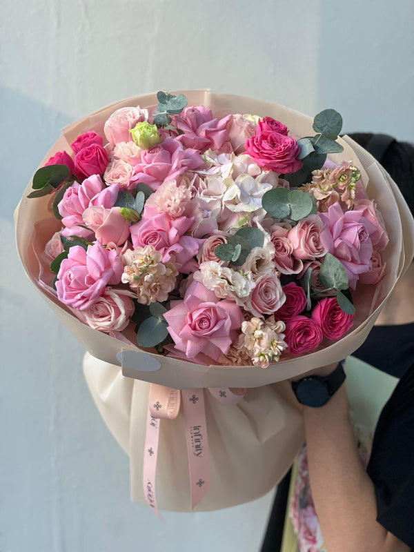 Flower bouquet "Lana" with hydrangea, peony rose and lisianthus