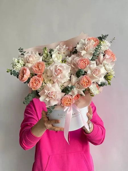 Flower bouquet "Liyli" with hydrangea, rose, freesia and matthiola