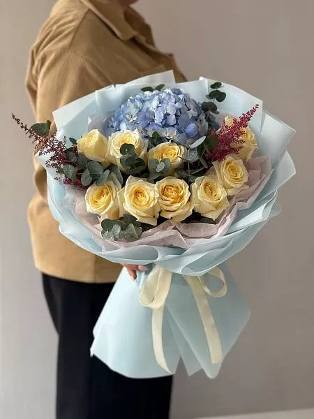 Flower bouquet "Energy of Life" with hydrangea and rose