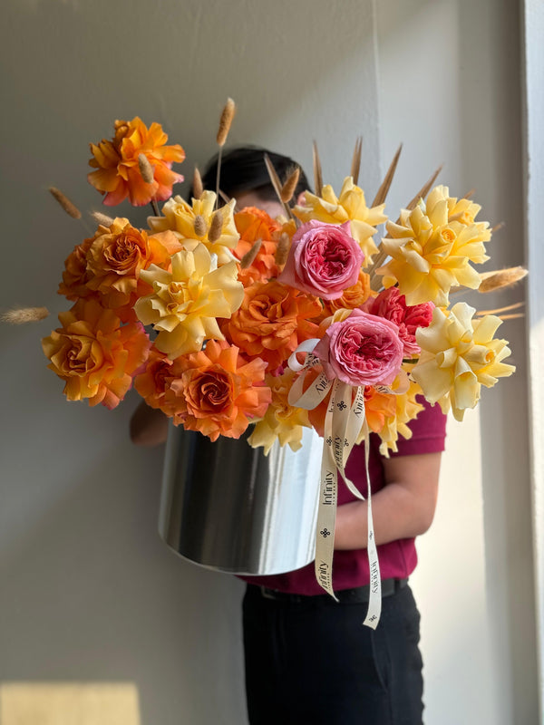 Flower box "SILVER SARA" with rose, peony rose and dried flower