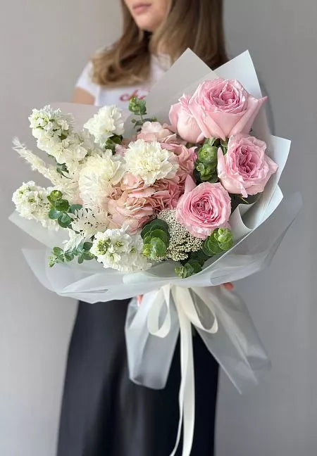 Flower bouquet "Zara" with hydrangea, rose and mattрiola