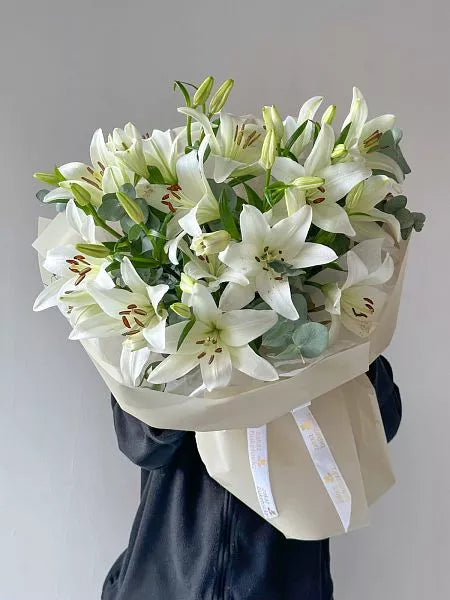 Flower bouquet "Kristy" with lily and eucalyptus