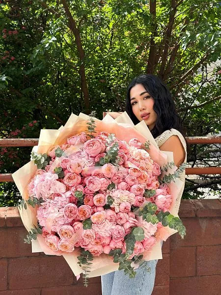 Flower bouquet "Endless luxury" with hydrangea and peony rose