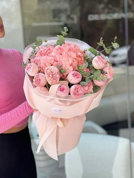 Flower bouquet "Tamiya" with hydrangea and peony rose