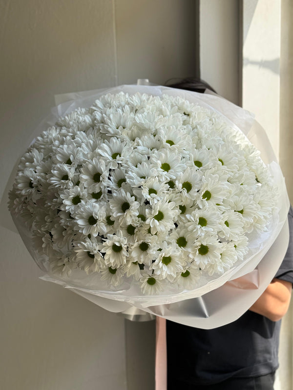 Flower bouquet with 25 Chrysanthemum