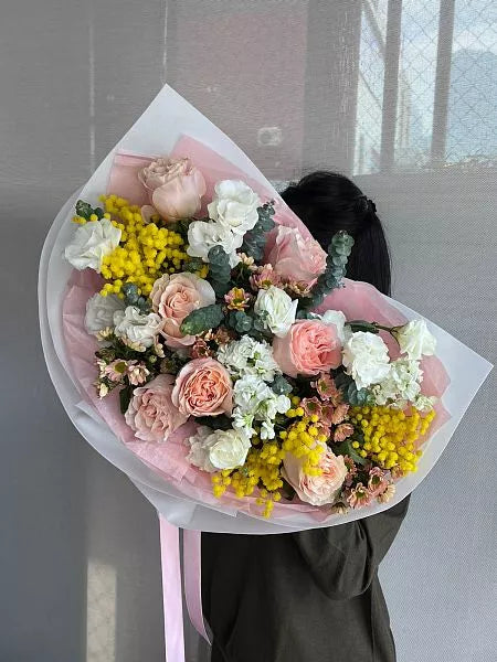 Flower bouquet "Ingrid" with rose, chrysanthemum and lisianthus