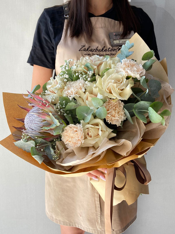 Flower bouquet "Protea Muss" with protea, rose and carnation