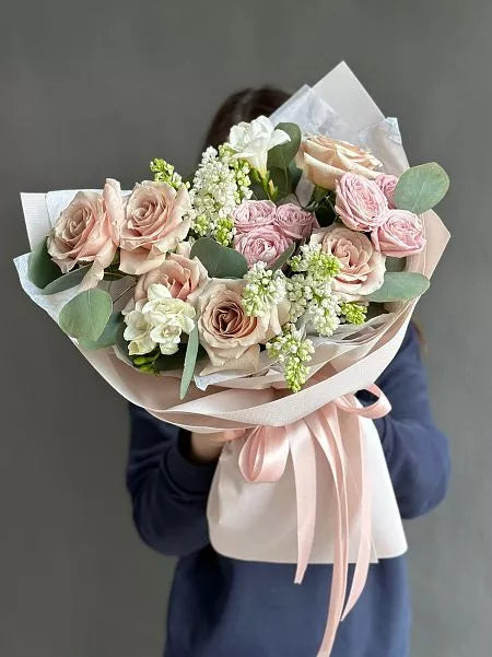 Flower bouquet "Nilsa" with rose, lilac and freesia