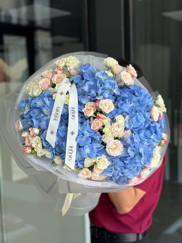 Flower bouquet "Heavenly Heaven" with hydrangea and spray rose