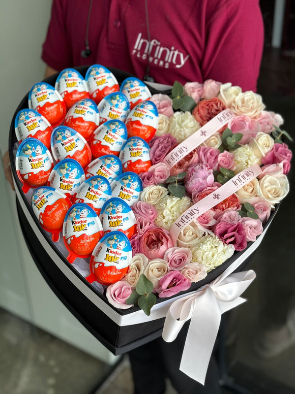 Flower box "Halwa Serenity" with kinder, rose, lisianthus and peony rose