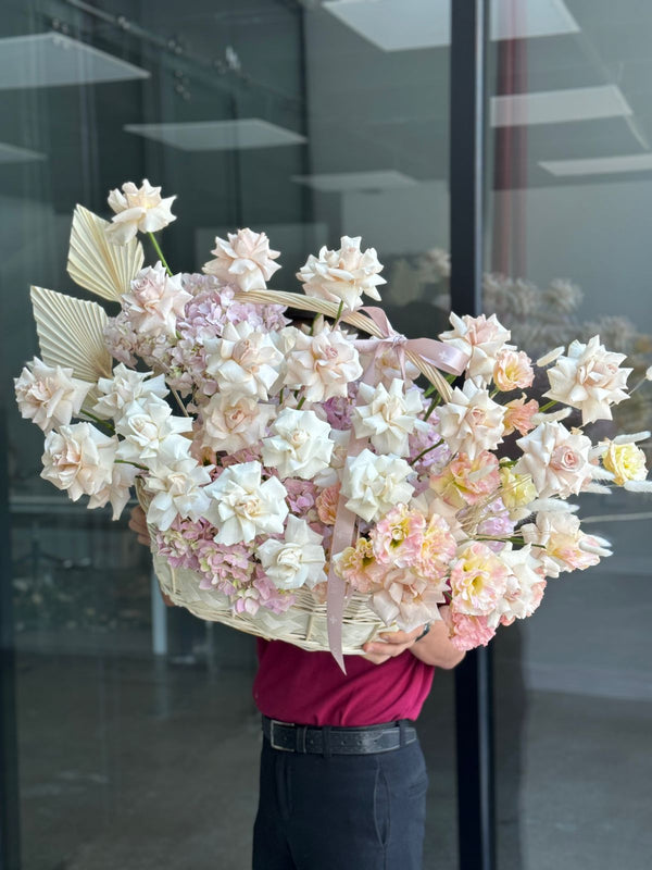 Flower VIP basket "Levantine Lustre" with rose, hydrangea and lisianthus