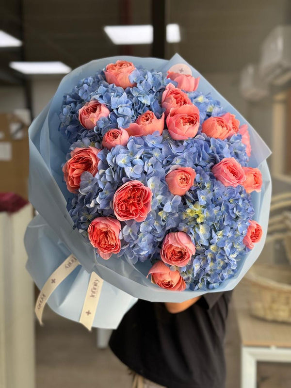 Flower bouquet "NABATEAN NECTAR" with hydrangea and peony rose