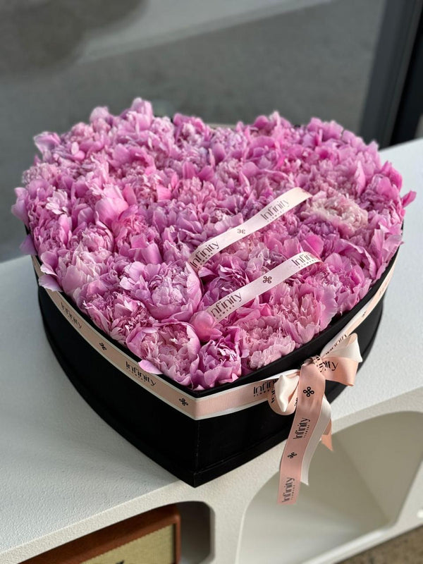 Flower box with 50 Peony